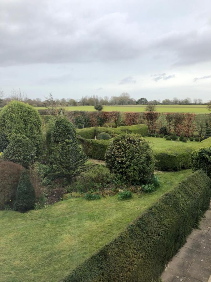 Apuldram Manor Farm Bed & Breakfast Chichester Exterior photo