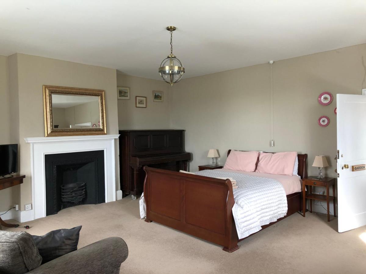 Apuldram Manor Farm Bed & Breakfast Chichester Exterior photo